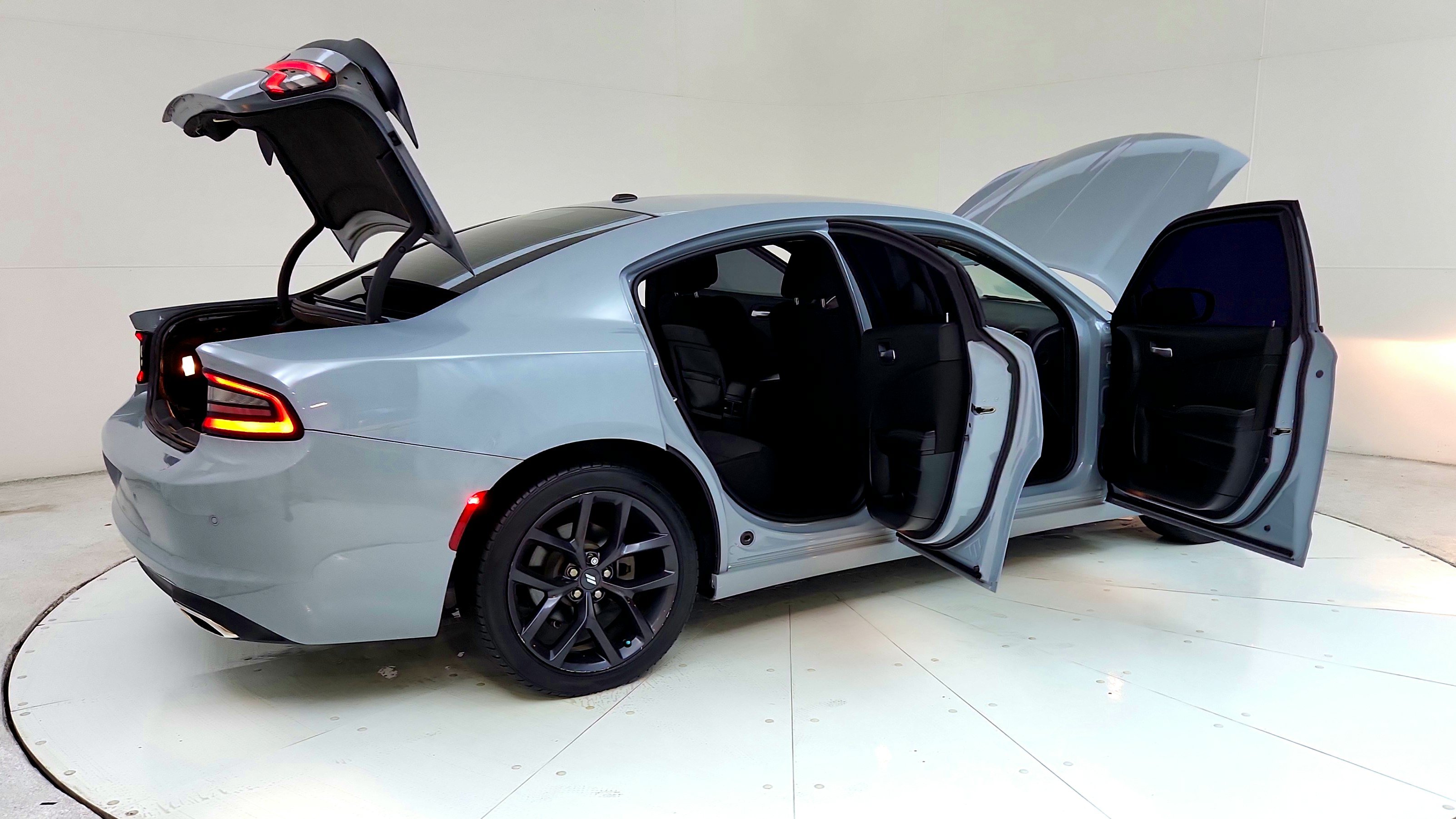Used 2020 Dodge Charger SXT w/ Blacktop Package RWD image 12