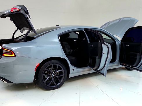Used 2020 Dodge Charger SXT w/ Blacktop Package RWD image 12