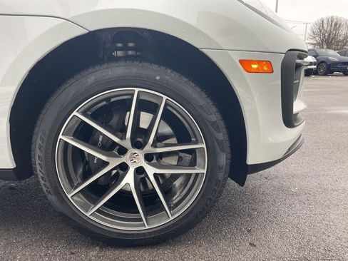 Certified 2025 Porsche Macan image 16