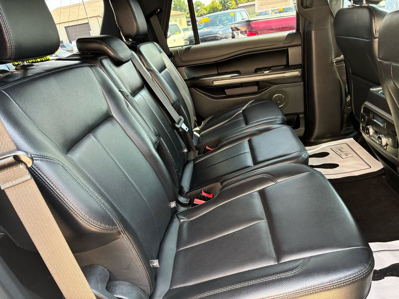 Used 2020 Ford Expedition XLT w/ Equipment Group 202A AWD/4WD image 11