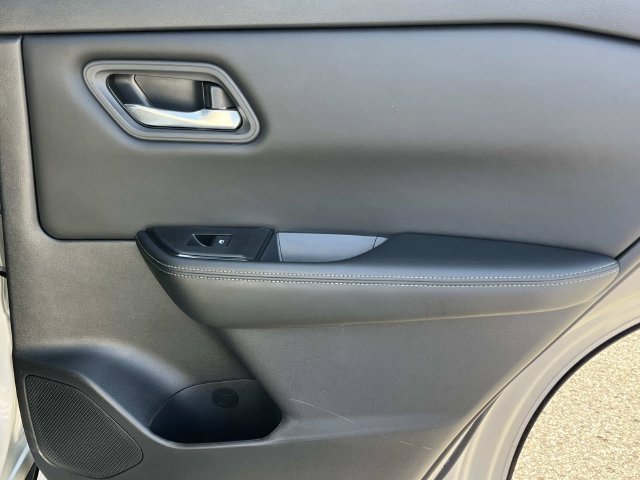 Used 2024 Nissan Rogue SV FWD image 22