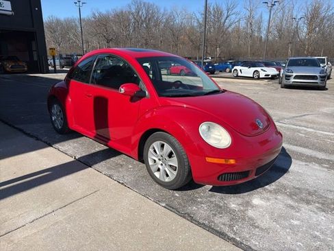 Used 2009 Volkswagen Beetle Coupe image 3