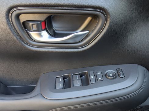 Used 2025 Honda HR-V LX image 15