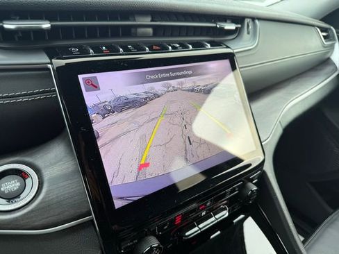 Used 2023 Jeep Grand Cherokee L Limited w/ Black Appearance Package image 32