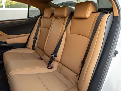 Used 2025 Lexus ES 350 w/ Premium Package image 12