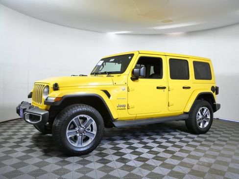 Used 2019 Jeep Wrangler Unlimited Sahara w/ Uconnect 4C Nav & Sound Group AWD/4WD image 2