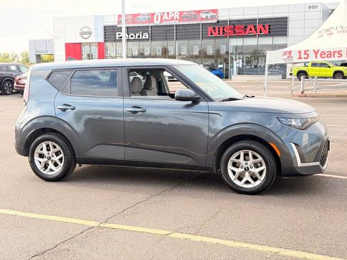 Used 2023 Kia Soul LX w/ LX Technology Package FWD image 6