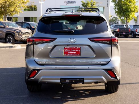 New 2026 Toyota Highlander Platinum AWD/4WD image 6