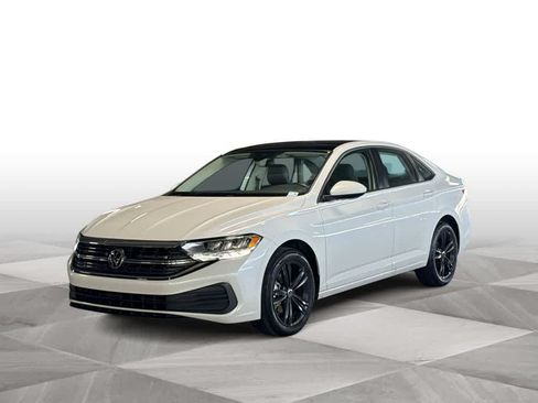 Used 2024 Volkswagen Jetta SE w/ Panoramic Sunroof Package FWD image 4