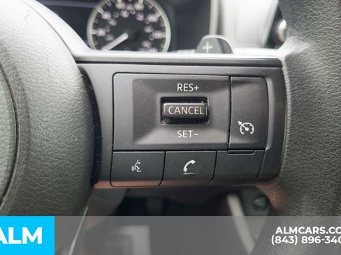 Used 2024 Nissan Rogue S FWD image 28