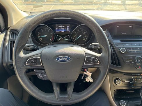 Used 2016 Ford Focus SE image 2