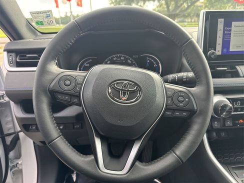 Used 2023 Toyota RAV4 SE image 16