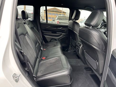 Used 2023 Jeep Grand Cherokee Altitude image 21