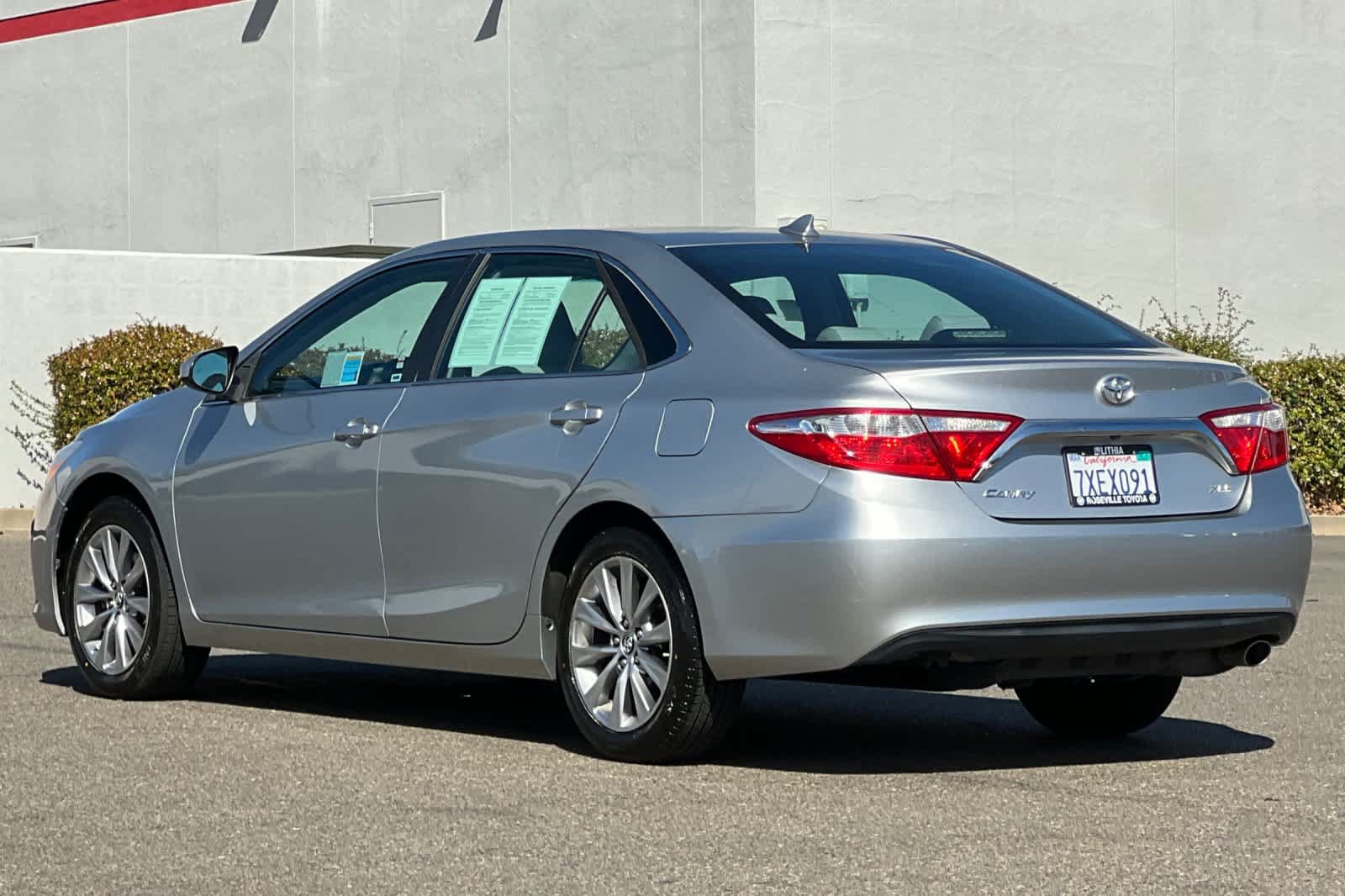 Used 2017 Toyota Camry XLE w/ Moonroof Package FWD image 7