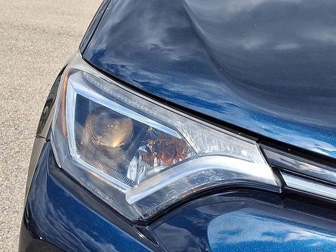 Used 2017 Toyota RAV4 XLE AWD/4WD image 9