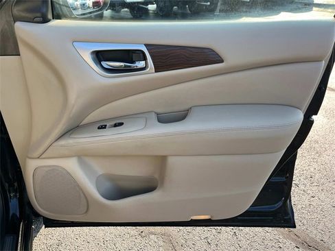 Used 2018 Nissan Pathfinder Platinum image 31
