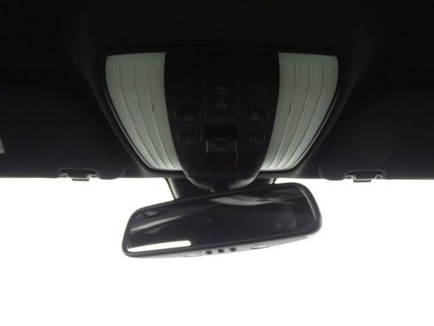 Used 2013 Mercedes-Benz E 350 4MATIC Sedan image 23