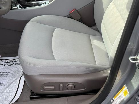 Used 2024 Chevrolet Malibu LT image 17