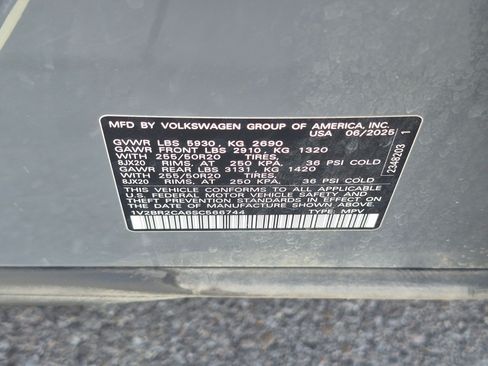Used 2025 Volkswagen Atlas SEL AWD/4WD image 39