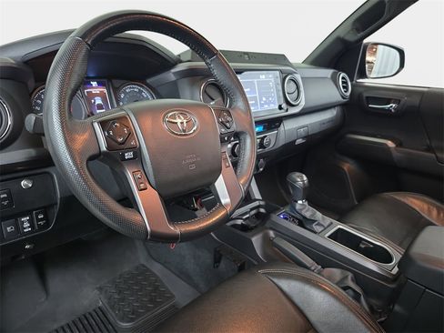 Used 2022 Toyota Tacoma TRD Off-Road image 18