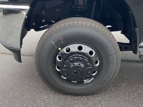 Used 2024 RAM 3500 Tradesman w/ Chrome Appearance Group image 10