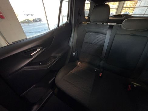 Used 2025 Chevrolet Equinox LT image 38