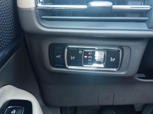 Used 2023 Lincoln Corsair Reserve w/ Equipment Group 201A AWD/4WD image 19