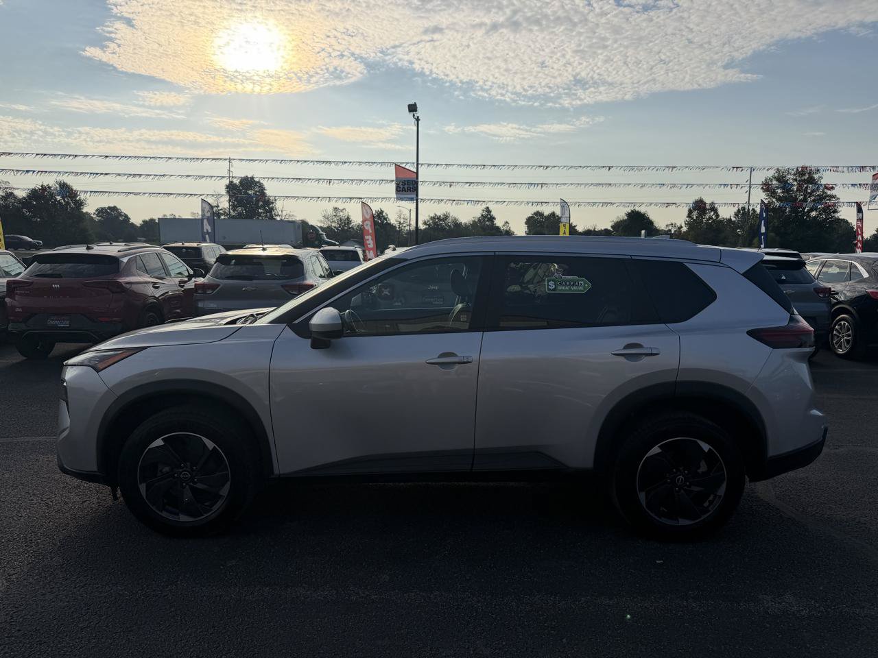 Used 2024 Nissan Rogue SV w/ SV Premium Package AWD/4WD image 9