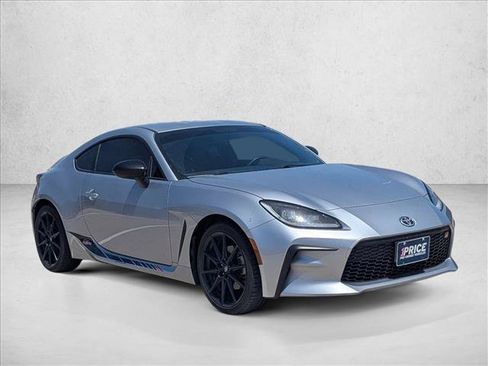 Used 2024 Toyota GR86 Premium RWD image 3