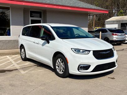 Used 2024 Chrysler Pacifica Touring-L