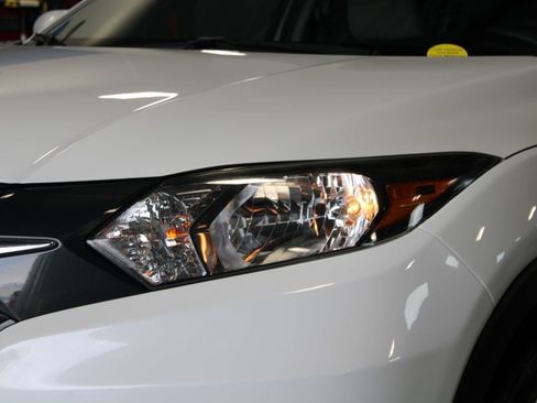 Used 2018 Honda HR-V EX image 2