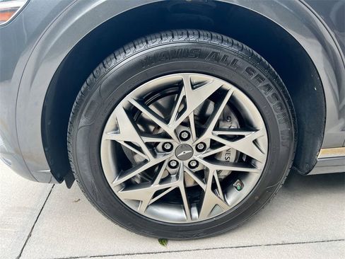 Used 2023 Genesis GV70 2.5T w/ Select Package image 9