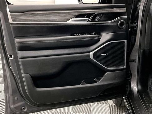 Used 2024 Jeep Wagoneer Series II w/ Flexible Seating Group AWD/4WD image 20