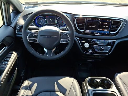 New 2027 Chrysler Pacifica LX FWD image 10