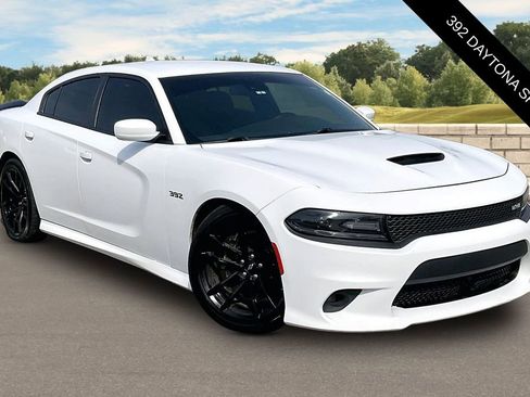 Used 2017 Dodge Charger R/T RWD image 2