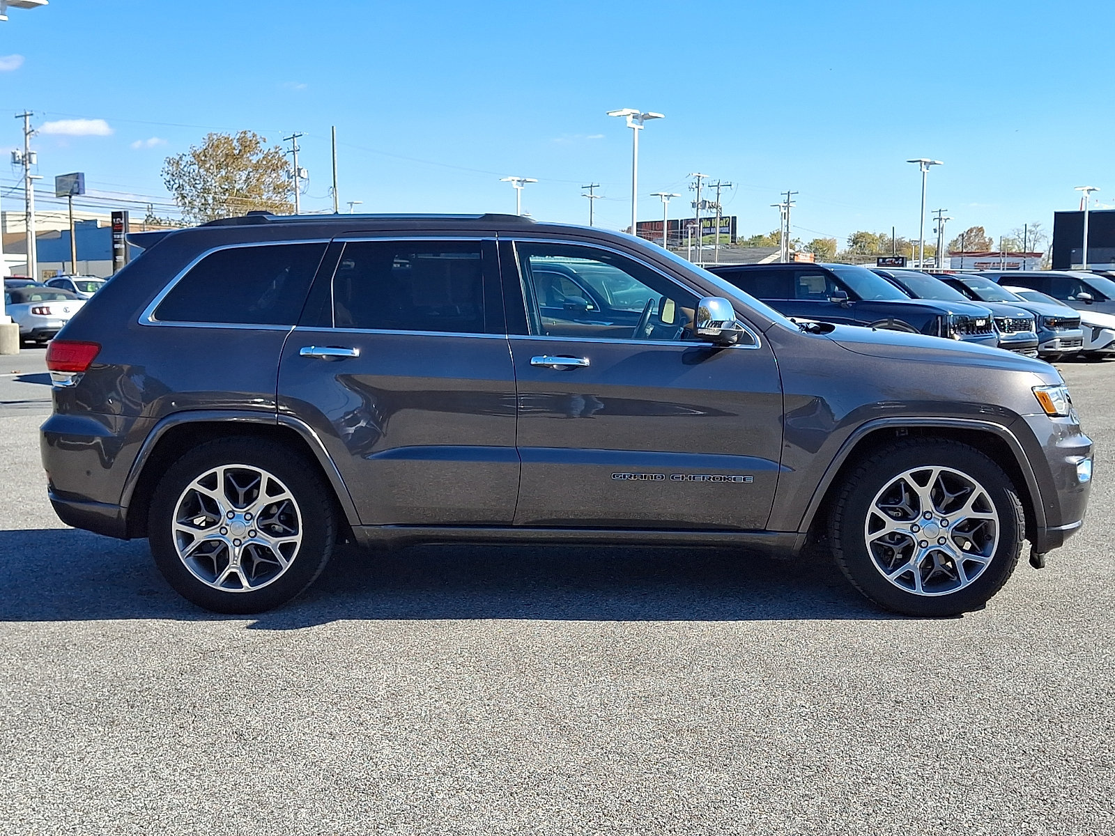 Used 2021 Jeep Grand Cherokee Overland AWD/4WD image 4