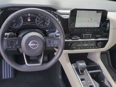 Used 2025 Nissan Pathfinder SL FWD image 17
