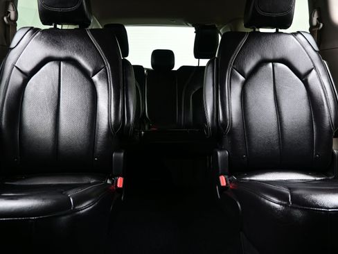 Used 2022 Chrysler Pacifica Touring-L AWD/4WD image 19