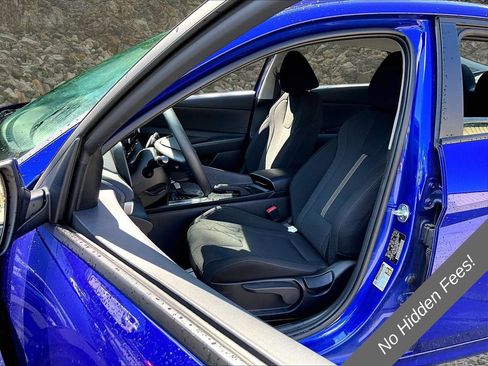 Used 2025 Hyundai Elantra SE FWD image 20