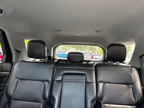 Used 2023 Ford Explorer XLT w/ Equipment Group 202A AWD/4WD image 43
