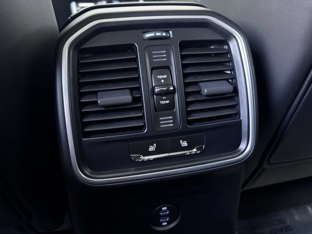 Certified 2026 Porsche Macan AWD/4WD image 24