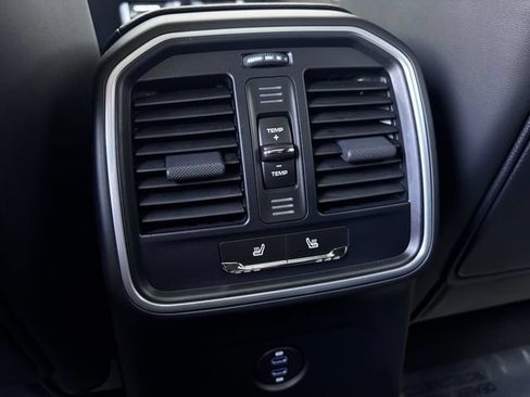 Certified 2026 Porsche Macan AWD/4WD image 24