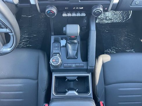 Used 2024 Toyota Tacoma TRD Off-Road image 17
