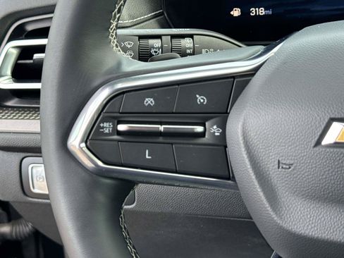 Used 2025 Chevrolet Traverse LT FWD image 9