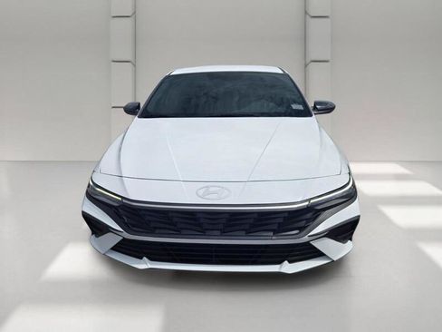 Used 2025 Hyundai Elantra Sport FWD image 2