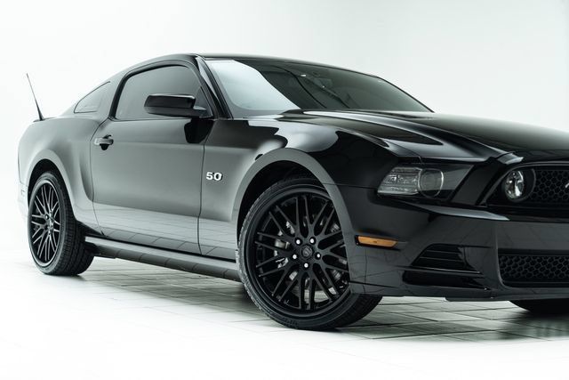 Used 2013 Ford Mustang GT RWD image 3