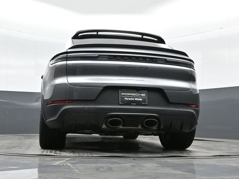 Certified 2025 Porsche Cayenne GTS AWD/4WD image 36