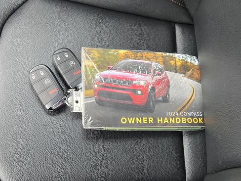 Used 2024 Jeep Compass Limited AWD/4WD image 11