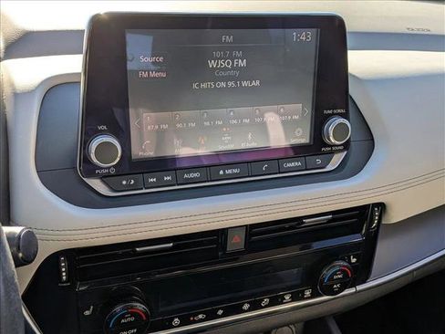 Used 2021 Nissan Rogue SV w/ Premium Package image 12