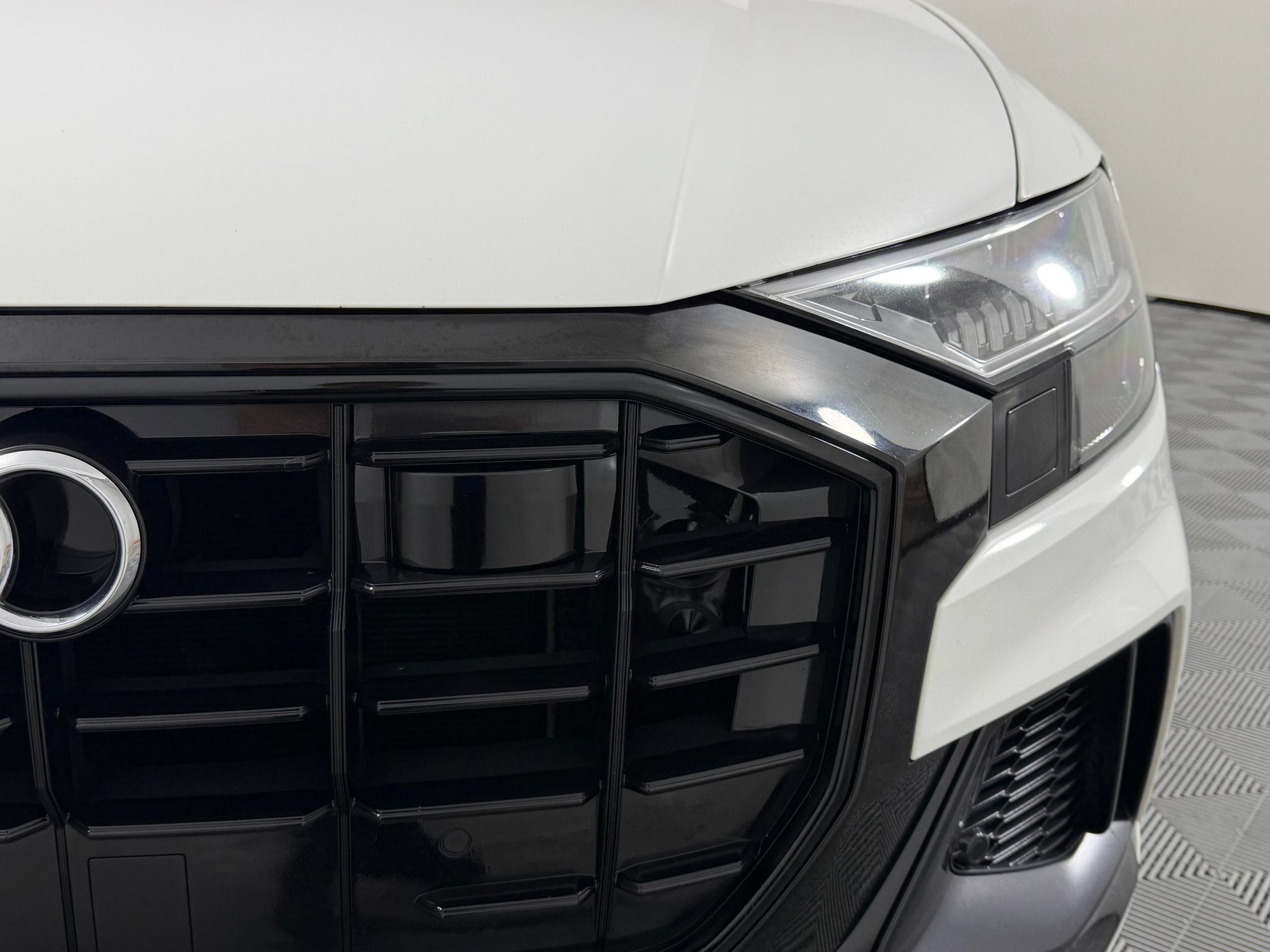 Used 2019 Audi Q8 Premium Plus w/ Premium Plus AWD/4WD image 5